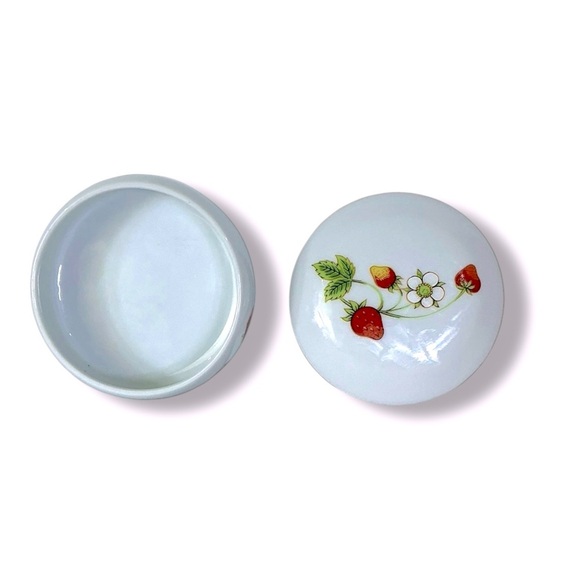 Vintage White Porcelain Trinket Box Lidded Jewelry Keeper Red Strawberry Design - Picture 12 of 16